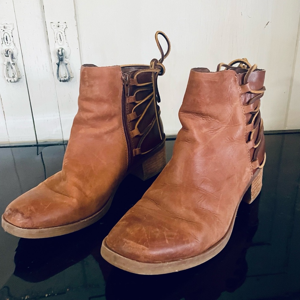 Korks Leather Boots